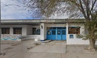 Un padre llegó armado a una escuela tras la pelea de su hijo y terminó demorado