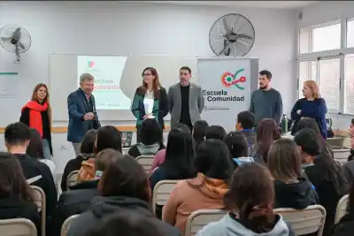 Frigerio abrió las puertas del nuevo edificio escolar del Bicentenario: ¿qué hay adentro?