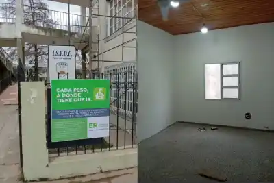 ¿Qué encontraron detrás de las humedades del Instituto de Villa Paranacito?