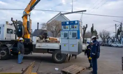 Instalaron las celdas de media tensión: el paso clave para la nueva subestación del Hospital Santa Teresita
