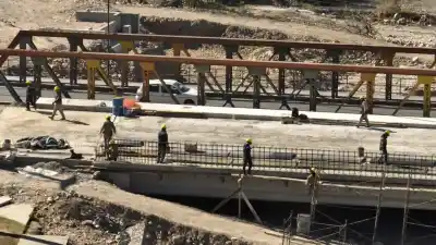 El puente que promete terminar con el caos en Vaqueros: ¿cuándo estará listo?
