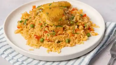 La receta que salva la semana: arroz con pollo para días fríos