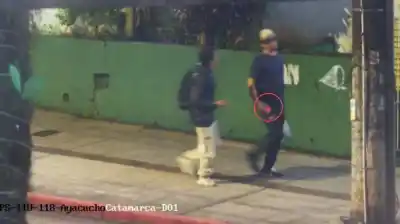 Robaron un celular, los captaron las cámaras y cayeron a las pocas cuadras