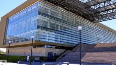 Lo engañó para que se acercara, lo inmovilizó y lo apuñaló: comenzó el juicio en Neuquén