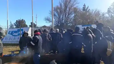 Trabajadores de la construcción bloquearon bases petroleras y reclaman respuestas