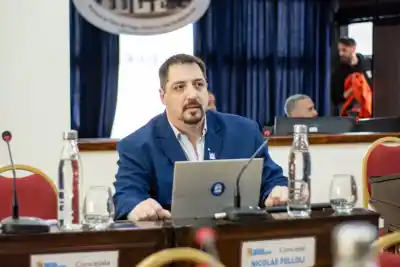 El concejal Pelloli salió al cruce del ingeniero Hidalgo y negó coimas en el Concejo