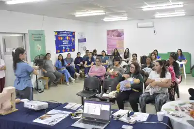 Masajes que crean vínculos: el PIM sumó una jornada especial de lactancia en el Hospital de la Madre y el Niño