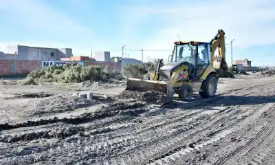 Un acceso clave al centro de Trelew vuelve a tener obra: la avenida Oris de Roa se pavimenta tras años de abandono