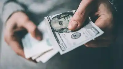 El dólar blue sigue en caída y ya casi iguala al oficial: cuánto cerró este miércoles en San Juan