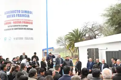 El gobernador Suárez inauguró un acueducto clave y entregó viviendas en El Simbol y Nueva Francia