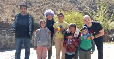 El plan secreto de Boomerang para alegrar a cientos de chicos en Jáchal y Valle Fértil
