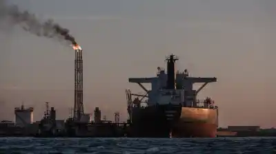 Alerta mundial: El petróleo se dispara y los analistas advierten una cifra que preocupa a todos