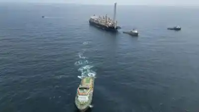 El primer buque del megaproyecto de GNL ya navega hacia su nueva misión en Río Negro