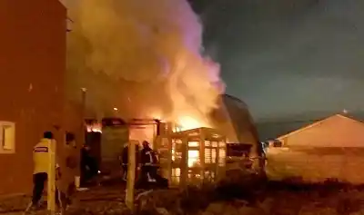 Las llamas devoraron una casa en Río Grande y el misterio rodea el origen del fuego