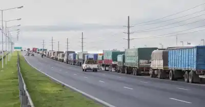 Circunvalación colapsada: la interminable fila de camiones que pone a prueba el nuevo sistema de turnos