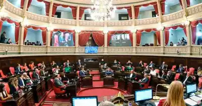 El plan de Kicillof para habilitar la reelección de 81 intendentes que desafía al kirchnerismo