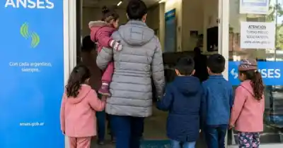 AUH en agosto: los dos refuerzos que llegan además del aumento y cómo acceder a ellos