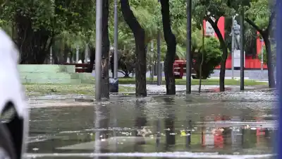 Lluvias en Santiago: Un meteorólogo advierte sobre lo que se viene y por qué debería preocuparnos