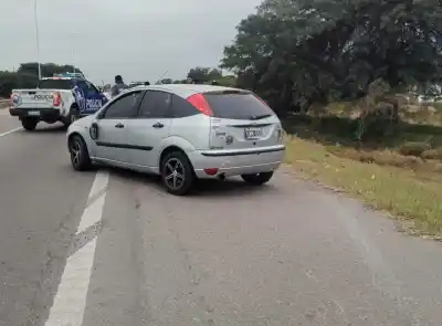 Impactante derrape en Ruta 38: un conductor quedó al borde del abismo tras un choque y el responsable huyó