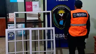 Robaron una ventana con un detalle clave y la ofrecieron en WhatsApp: cómo la recuperó la policía