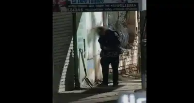Le dijeron que agarre la pala y su respuesta fue insólita: se la robó