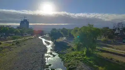 El alivio del jueves: asueto y 28 grados en la capital, pero el frío vuelve con todo