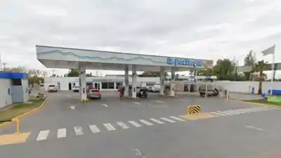 Robó 11 garrafas de una estación de servicio y lo atraparon a metros del lugar