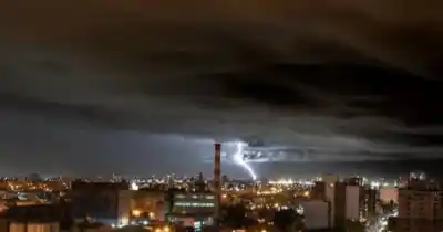 Alerta naranja en Quilmes y Berazategui: el SMN anticipa tormentas violentas y ráfagas que superarán los 90 km/h