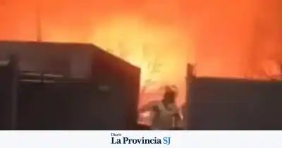 El fuego acechó Albardón: evacuados y cinco casas al borde del desastre
