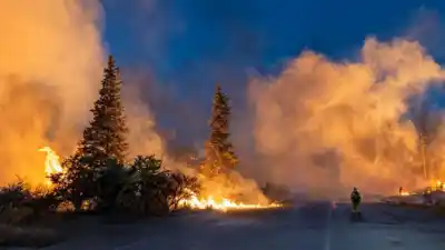 El fuego en la Ruta 4 dejó a oscuras a El Rodeo y Las Juntas