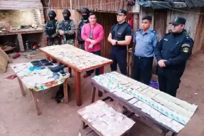 Narcomenudeo en Santa Rosa: secuestraron casi un millón de pesos y cuatro quedaron demorados