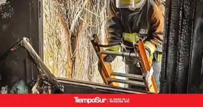 El fuego devoraba una casa en El Calafate y el humo alertó a los vecinos