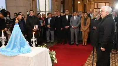 El momento en que el Arzobispo bendijo la Casa de Gobierno y el anuncio que emocionó a todos