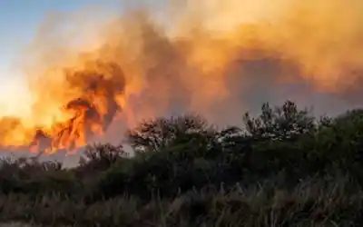 Fuego en Catamarca: tensión y corte en la Ruta 4 mientras los brigadistas luchan contra las llamas