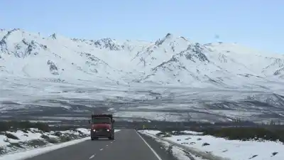 El drama de la nieve en Neuquén: rutas intransitables, camiones varados y un paso internacional bloqueado