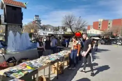 El domingo, una oportunidad única: libros usados a precios accesibles en el Reloj Cucu