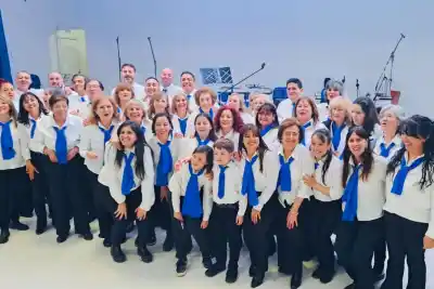 El Coro 'Valinor' llenó dos funciones en Juana Koslay con un homenaje musical al poeta Agüero
