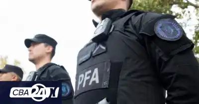 Denuncian que un alto jefe policial robó dinero y cachorros pitbull en un operativo