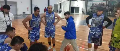Una falla eléctrica casi suspende la final, pero la jugada más importante ocurrió fuera de la cancha