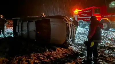 Volcó en plena tormenta y desapareció: la insólita escena que desconcertó a los bomberos en la Ruta 22