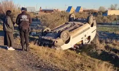 Volcó una Kangoo cargada de verduras en la Ruta 7: cuatro heridos y un rescate que conmocionó