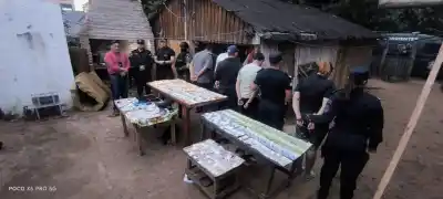 Allanamiento en Santa Rosa: secuestran un dron y 12 celulares en un presunto punto de venta de drogas