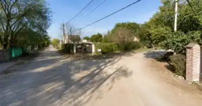 Balearon la casa de un empresario en Villa San Lorenzo: buscan a dos motociclistas
