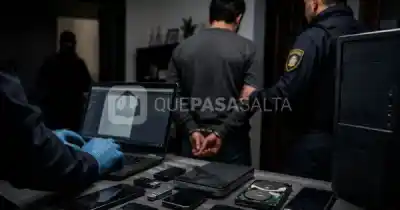 Una madre descubrió las conversaciones y detuvieron al presunto autor