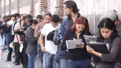 El empleo desplaza a la inflación: la nueva preocupación que golpea a los argentinos