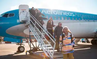 Un Boeing 737 aterrizó en Esquel: el primer vuelo directo desde Córdoba que marca el inicio de una nueva era