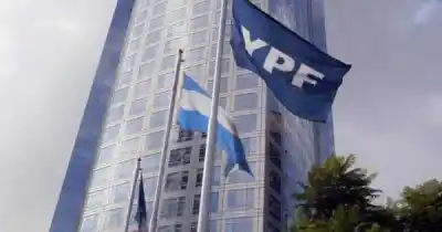 YPF se desprende de dos bloques en Mendoza y embolsa USD 405 millones: ¿hacia dónde irá el dinero?