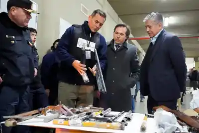 El plan de Figueroa para que Neuquén tenga menos armas: qué pasará con las 800 que saldrán de circulación