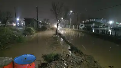 Centenario bajo el agua: la noche del temporal que dejó calles cortadas y un puente bloqueado