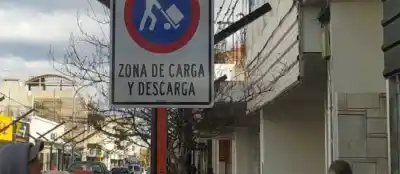 Cambian los carteles de tránsito en Villa Dolores y hay un detalle que pocos notaron